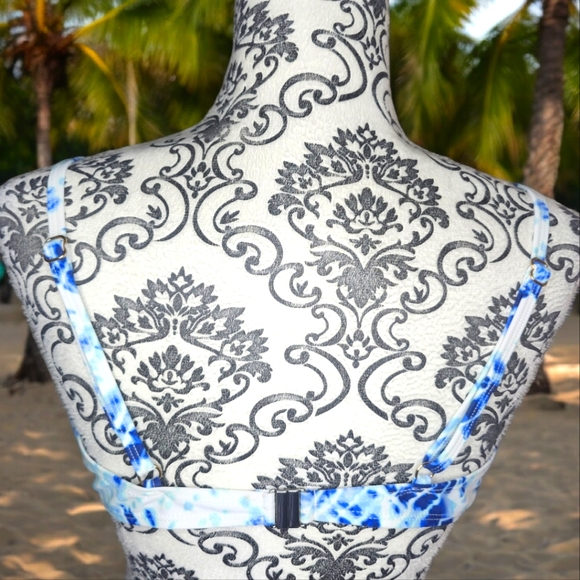 SUMMER MAE Blue & White Tie Dye Bikini Top- XLarge - Picture 3 of 5